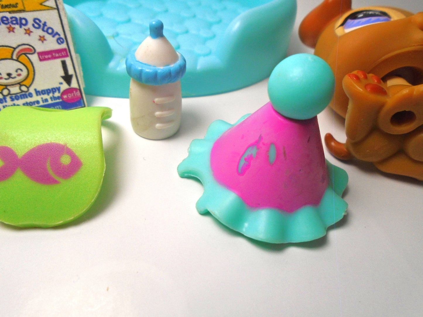 Littlest Pet Shop baby Boxer #760 with accessories
