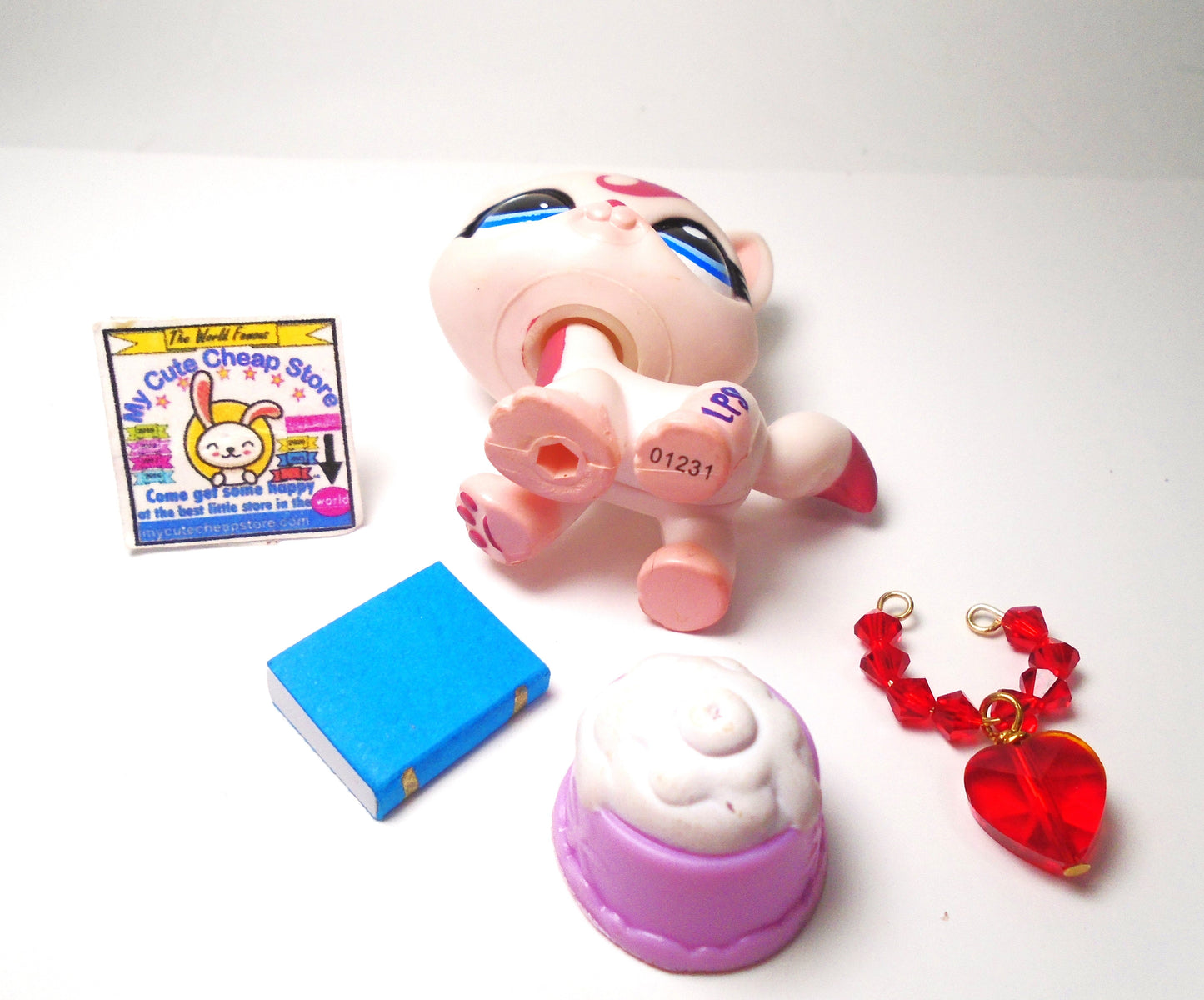 Littlest Pet Shop walking cat #1679 with cute accessories
