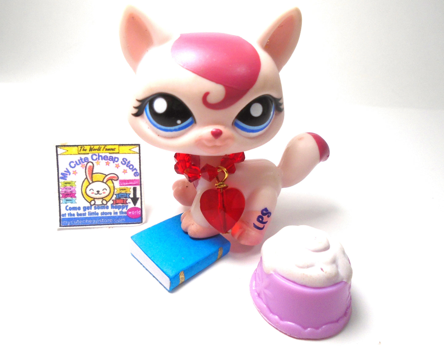 Littlest Pet Shop walking cat #1679 with cute accessories
