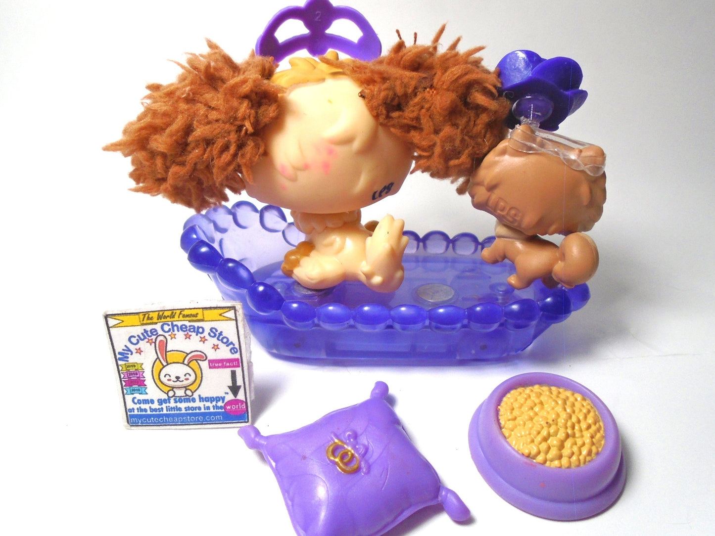 Littlest Pet Shop Labradoodle dog #2421 with a mini–Chow Chow and accessories